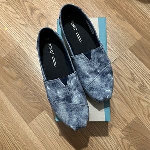 TOMS Alpargata size 7. Used 1 time.